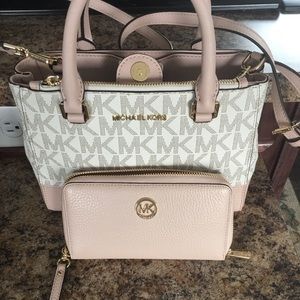 Like new Michael kors set